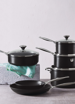 Le Creuset 10-Piece Cookware Set - Elevate Your Cooking Experience